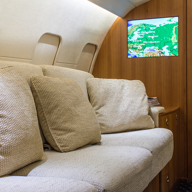 Интерьер частного воздушного судна «Bombardier Challenger 604», 2018 г.