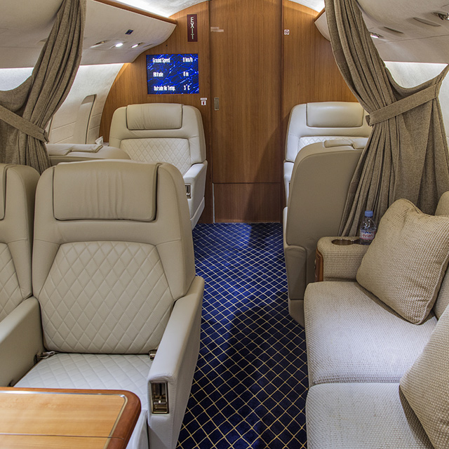 Интерьер частного воздушного судна «Bombardier Challenger 604».