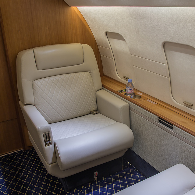 Интерьер частного воздушного судна «Bombardier Challenger 604».