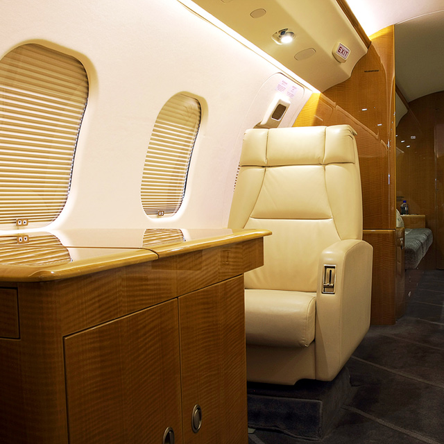 Интерьер частного воздушного судна «Bombardier Global Express XRS».