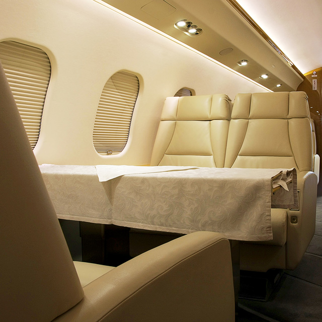 Интерьер частного воздушного судна «Bombardier Global Express XRS».