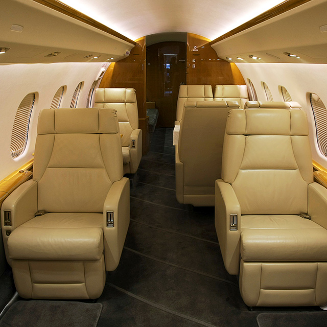 Интерьер частного воздушного судна «Bombardier Global Express XRS».