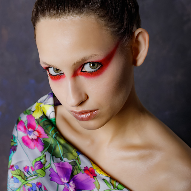 Для школы макияжа «Форум» @forum.mua. Платок: @radicalchicfashion. Модель: Люба @zsmodels.