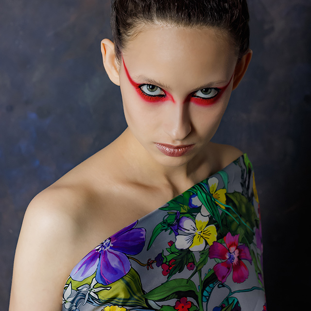 Для школы макияжа «Форум» @forum.mua. Платок: @radicalchicfashion. Модель: Люба @zsmodels.