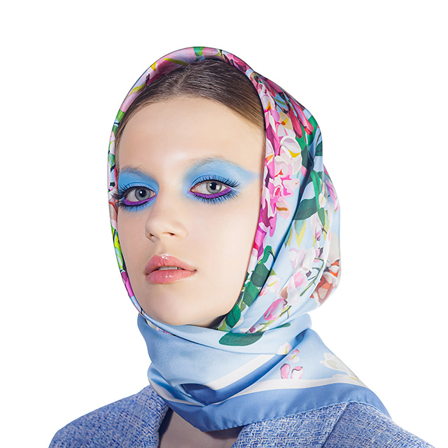 Для школы макияжа «Форум» @forum.mua. Платок: @radicalchicfashion. Модель: Света @zsmodels.