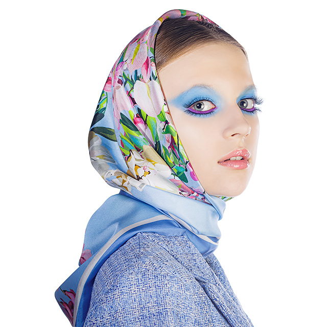 Для школы макияжа «Форум» @forum.mua. Платок: @radicalchicfashion. Модель: Света @zsmodels.