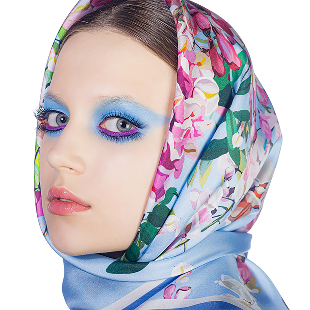 Для школы макияжа «Форум» @forum.mua. Платок: @radicalchicfashion. Модель: Света @zsmodels.