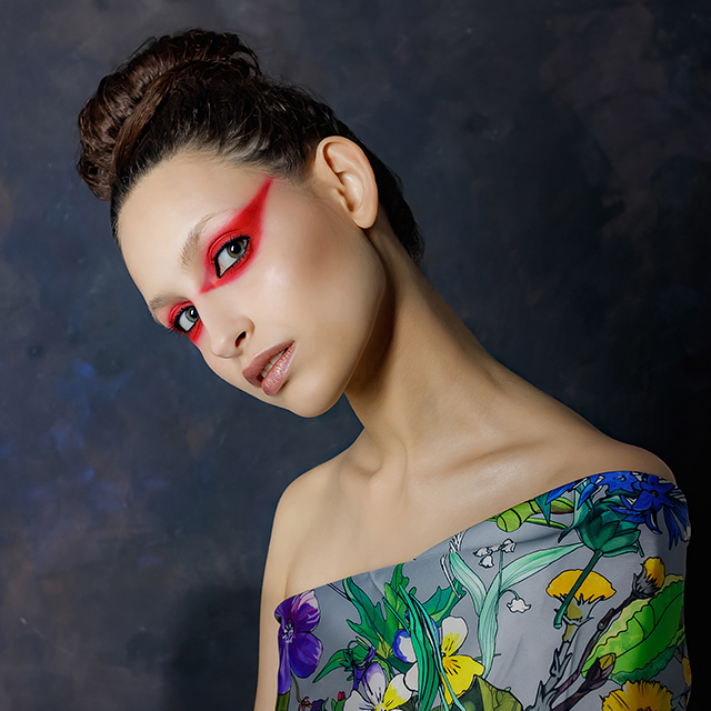 Для школы макияжа «Форум» @forum.mua. Платок: @radicalchicfashion. Модель: Люба @zsmodels.