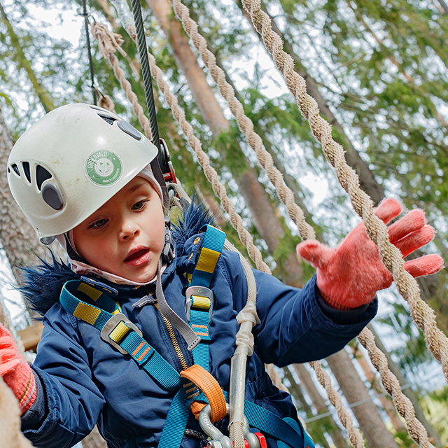 Детский портрет. Веревочный парк.