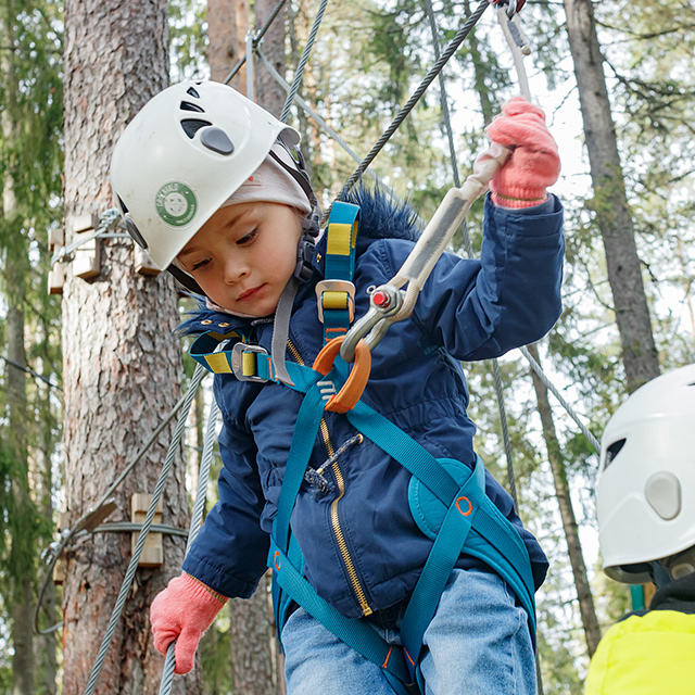 Детский портрет. Веревочный парк.
